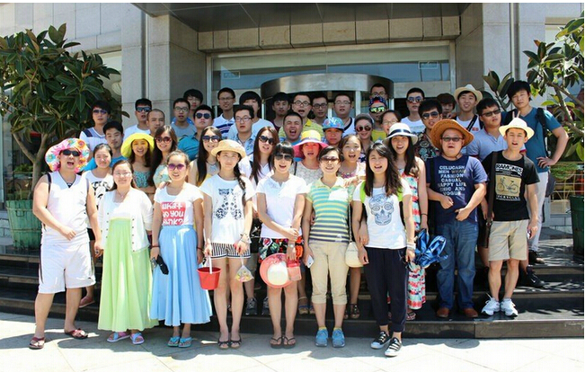 做網站公司員工合影